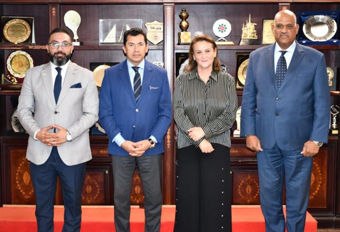 وزير الشباب والرياضة يلتقي مسئولي مؤسسة مودة لتطوير مساجد آل البيت 3 almomken.com jx8qATSQ