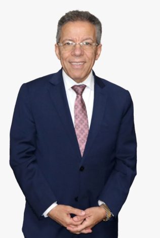 مناقشات بنقابة الأطباء لاعتماد المستشفيات الجامعية بسوهاج للتدريب في عدد من التخصصات 1 almomken.com tPULPISN