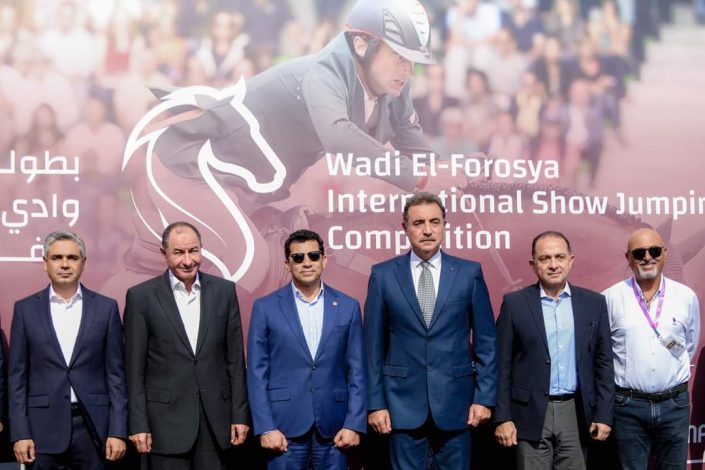 تسليم جوائز الفائزين في بطولة وادي الفروسية الدولية لقفز الموانع 4 almomken.com 2z0KafAc