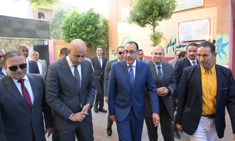 كرداسة تستقبل رئيس الوزراء وجولة داخل مدارسها 4 almomken.com CNx3riLX