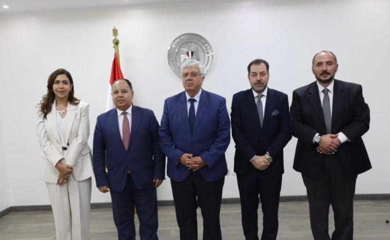 وزير التعليم العالي يستقبل رئيس الهيئة العامة للتأمين الصحي الشامل 2 almomken.com GZMF4jYj