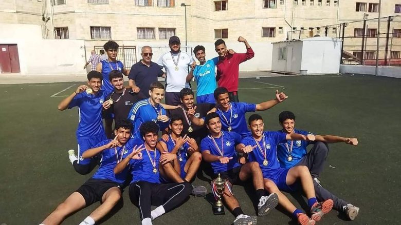 مدرسة البراء بن مالك تفوز بكاس كرة القدم 3 almomken.com Rl4YxLBF