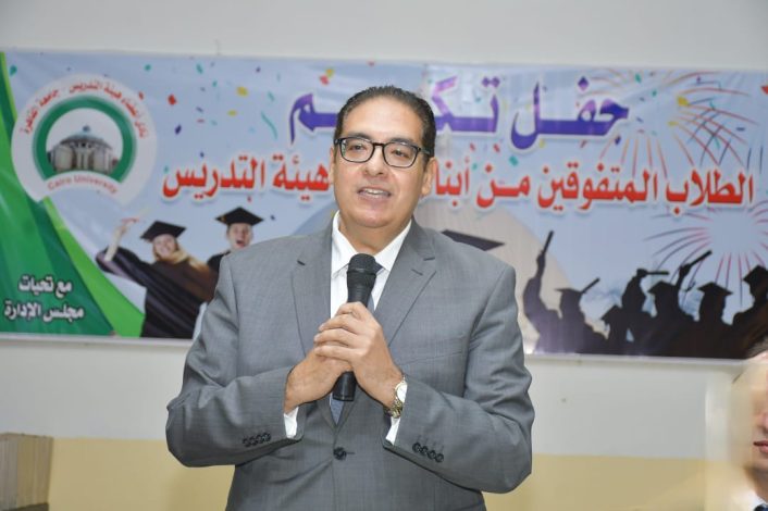 حفل تكريم متفوقي أبناء أعضاء هيئة التدريس بجامعة القاهرة 5 almomken.com aPwY7Gic