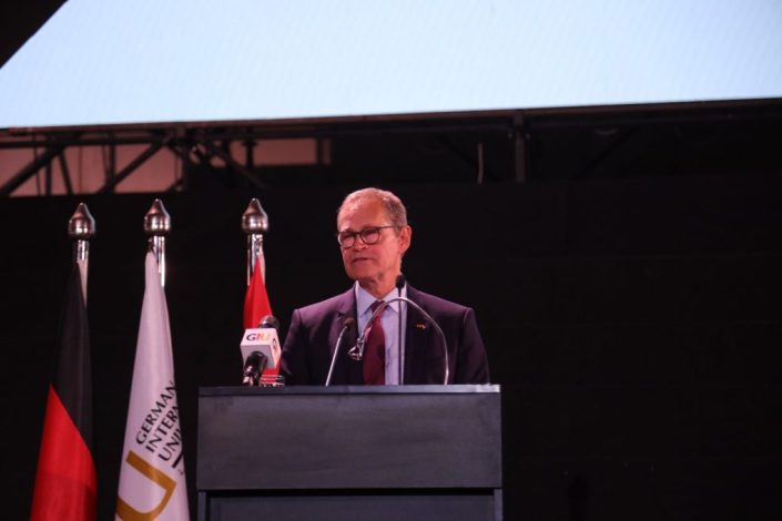 ميشائيل مولر عضو البرلمان الألماني: الجامعة الألمانية الدولية أفضل نموذج للتعاون الناجح بين ألمانيا ومصر 3 almomken.com aiEQ5AmB