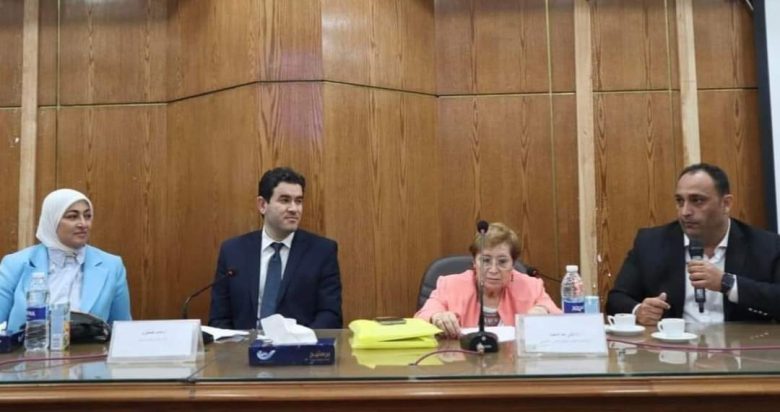 وظائف المستقبل في السوق الصحفي والإعلامي في ندوة بإعلام القاهرة 8 almomken.com fNV9JxMh