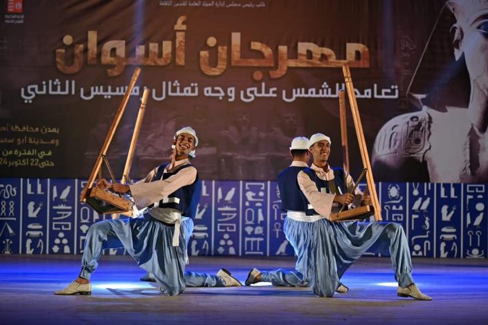 عروض الفنون الشعبية تخطف الأنظار بمهرجان أسوان في احتفالات تعامد الشمس 6 almomken.com kynNv01R