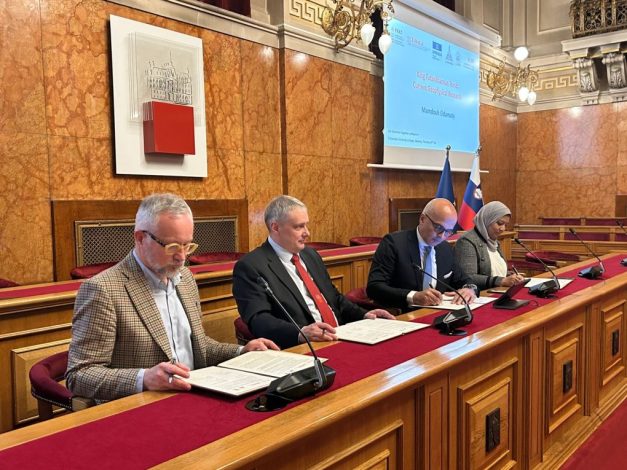 مذكرة تفاهم مع جامعة ليوبليانا يوقعها رئيس جامعة عين شمس خلال زيارته لسلوفينيا 2 almomken.com lKHvApry