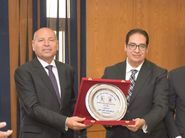 رئيس جامعة القاهرة يترأس اجتماع مجلس كلية طب قصر العيني بحضور محافظ القاهرة 4 almomken.com rS21xDrp