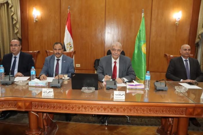 اللجنة العليا لتكنولوجيا المعلومات والتحول الرقمي المؤسسي تعقد اجتماعها بجامعة المنوفية 2 almomken.com 4QIarsqo
