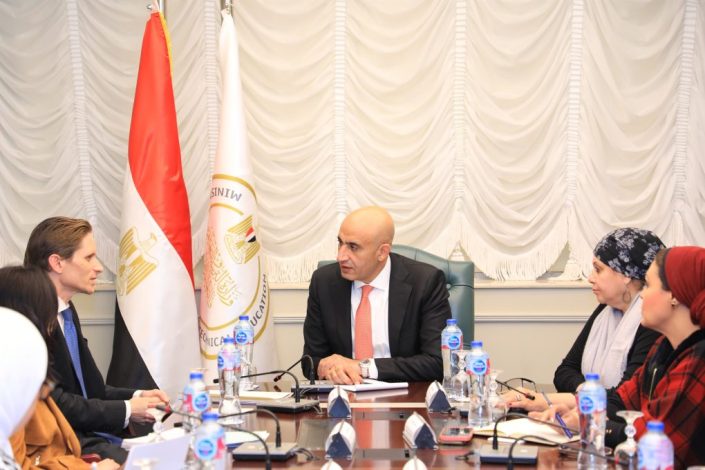 وزير التربية والتعليم يبحث مع المستشار الثقافي لسفارة ألمانيا بالقاهرة تعزيز سبل التعاون فى مجال التعليم 3 almomken.com 7GxDhqHN