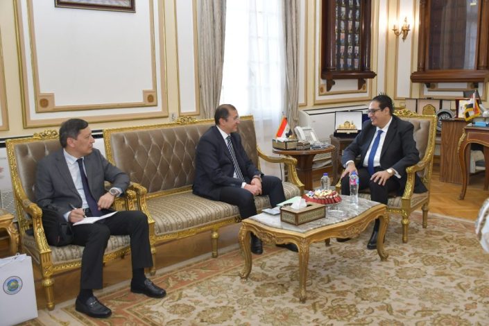 سفير أوزباكستان فى جامعة القاهرة لتعزيز التعاون مع الجامعات الأوزبكية 4 almomken.com 9DIjyxR3