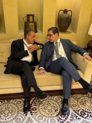 وزير الخارجية يواصل لقاءاته الثنائية على هامش منتدى صير بني ياس الإماراتي 5 almomken.com WTlYrpsV