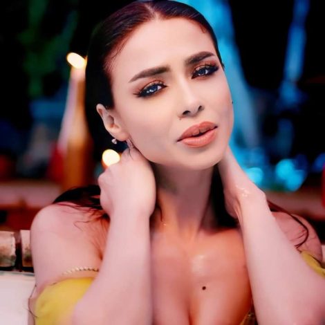 دوللي شاهين تطرح كليب أغنيتها الجديدة انا الحاجة الحلوة 2 almomken.com WhfwwRh5