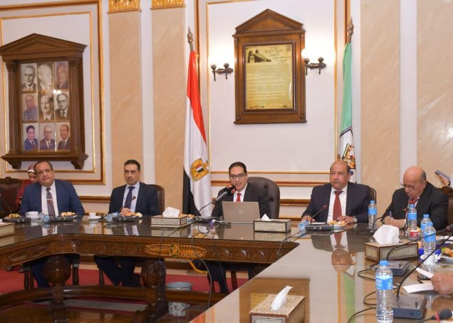 رئيس جامعة القاهرة يستعرض الرؤية المستقبلية والخطة الإستراتيجية وصولا لجامعة ذكية 3 almomken.com uS4d2Y0B