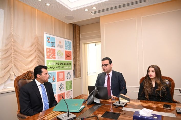 وزير الشباب والرياضة يلتقي بوفد الشباب المفاوضين ضمن الوفد الرسمي المشارك بمؤتمر المناخ cop29 4 almomken.com ujjY5FUE