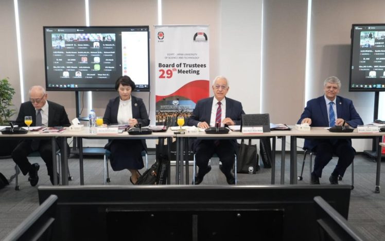 ضم السفير اليابانى وعدد من الشخصيات اليابانية والمصرية لمجلس امناء الجامعة اليابانية 1 almomken.com 6HEuOA6M