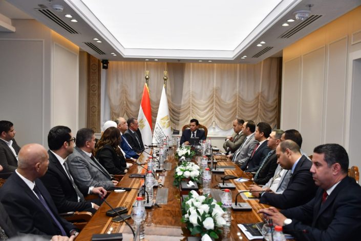 وزير الرياضة يلتقي مجلس ادارة الاتحاد المصري للكرة الطائرة 4 almomken.com 8Ex6gFZT