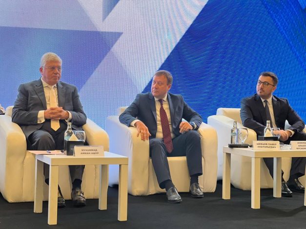 وزير التعليم العالى يشهد افتتاح منتدى خريجي الجامعات السوفيتية والروسية 6 almomken.com C17Tagt1