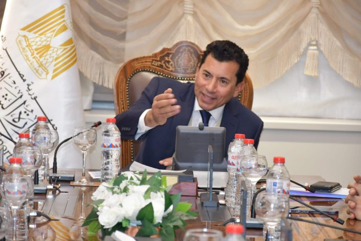 وزير الرياضة يلتقي مجلس إدارة الاتحاد المصري للسلاح 9 almomken.com WQljs9xK