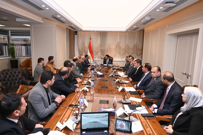 وزير الرياضة يبحث مجموعة من ملفات ومستهدفات المصارعة مع مجلس إدارة الاتحاد بتشكيله الجديد 5 almomken.com YbFWLa0s