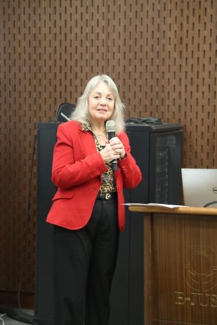 توزيع جوائز مسابقة “نحو غد مستدام" بالجامعة المصرية اليابانية 2 almomken.com dB0Sf1nT