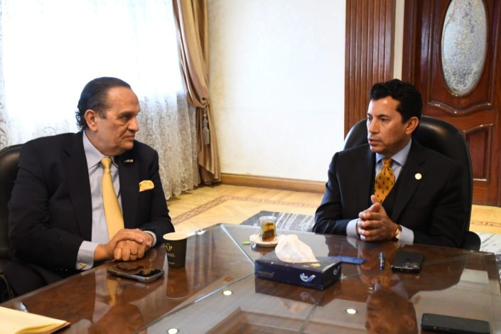 وزير الشباب والرياضة يبحث مع وفد من إحدي الشركات الصينية سبل تعزيز التعاون المشترك 4 almomken.com dU9IKdmZ