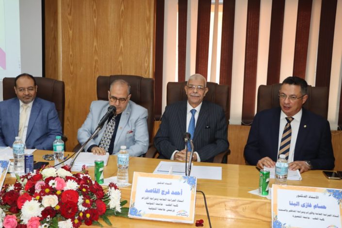 رئيس جامعة المنوفية يراس لجنة مناقشة رسالة ماجستير بكلية الطب 2 almomken.com kSlWEMWZ