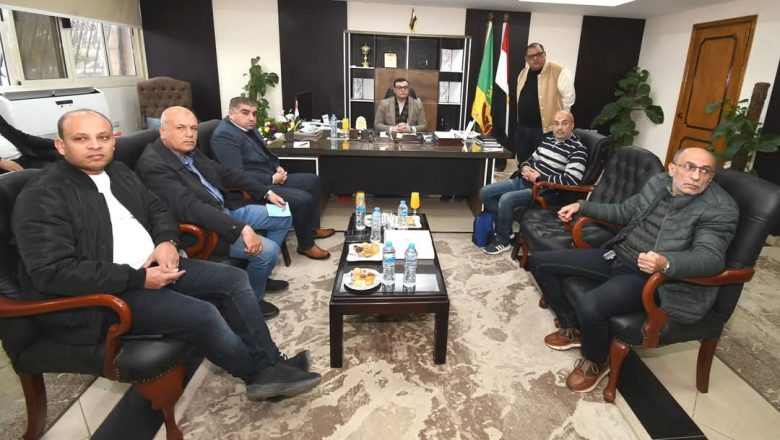 وزير الاسكان يقوم بجولة مفاجئة بمدينة الشروق لمتابعة سير العمل 2 almomken.com 3yOKX0IL