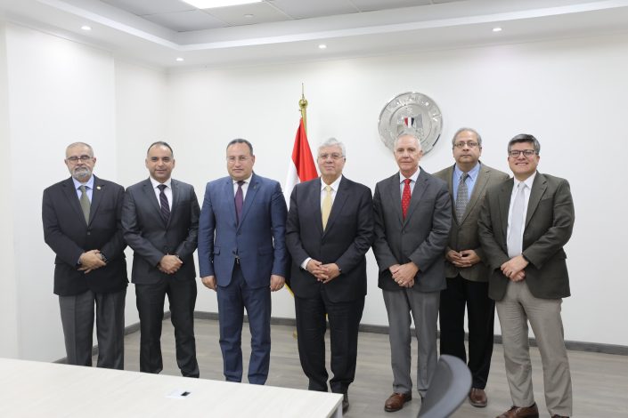 عاشور يستقبل وفد جامعة فيرجينيا تك للتعاون بينها وجامعة الإسكندرية 4 almomken.com 648AhsuI