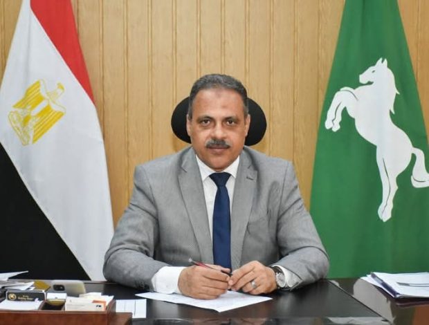 سوق اليوم الواحد " بمدينة الزقازيق يشهد إقبالاً كثيفاً من المواطنين للإستفادة من الأسعار المخفضة للسلع 2 almomken.com 97lVk54R