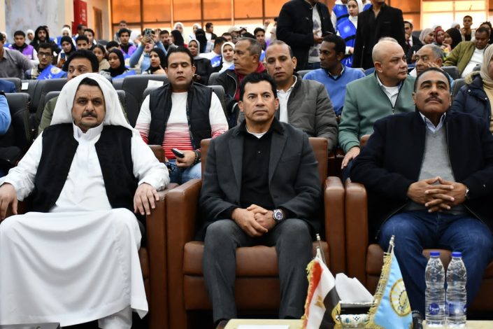 لقاء مفتوح لوزير الشباب مع شباب مطروح 6 almomken.com 9EmmF45e