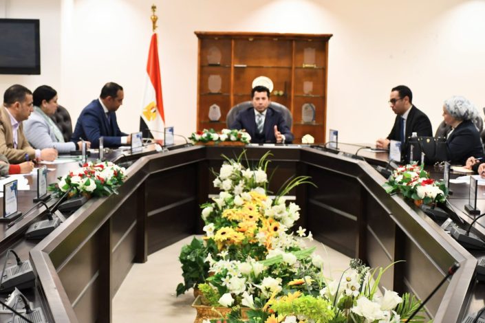 وزير الشباب والرياضة يجتمع باللجنة التنفيذية لبرنامج التنشئة وتنمية الطفولة المبكرة 7 almomken.com 9ktCNmsY