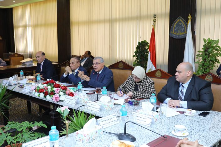 مجلس جامعة الزقازيق يقررصرف حافز إثابة لأعضاء هيئة التدريس ومعاونيهم، والعاملين بالجامعة 2 almomken.com A5TTDOza