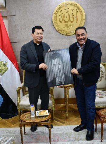 وزير الشباب والرياضة يلتقي أعضاء الهيئة البرلمانية بمحافظة مطروح 4 almomken.com Ag3V1rRB