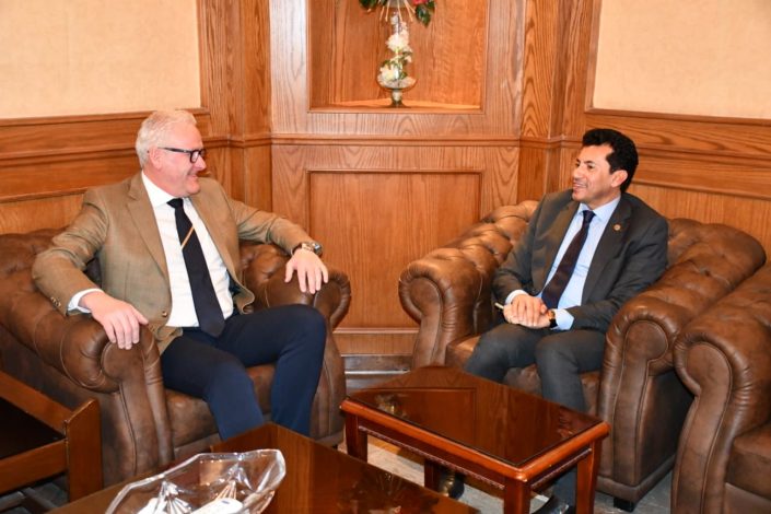 وزير الرياضة يلتقي نائب رئيس الاتحاد الدولي للكيك بوكسينج 5 almomken.com EbkgXRRD