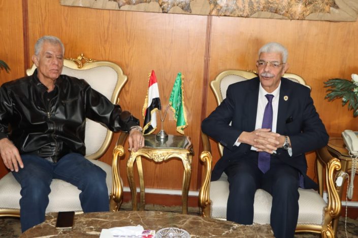 رئيس جامعة المنوفية يلتقي مستشار رئيس مجلس الوزراء للمشروعات القومية لمتابعة تنفيذ مشروعات الجامعة 2 almomken.com EdqDpV4p