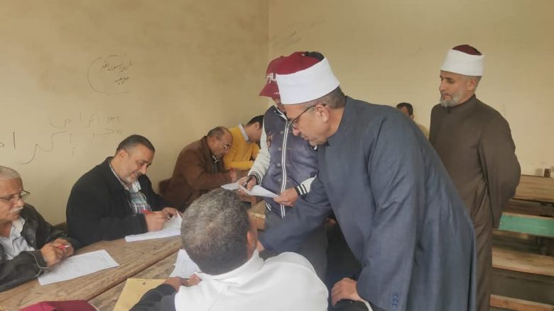 رئيس منطقة الغربية الأزهرية يتفقد مقر تصحيح الشهادة الإبتدائية 4 almomken.com JkuCYjkw
