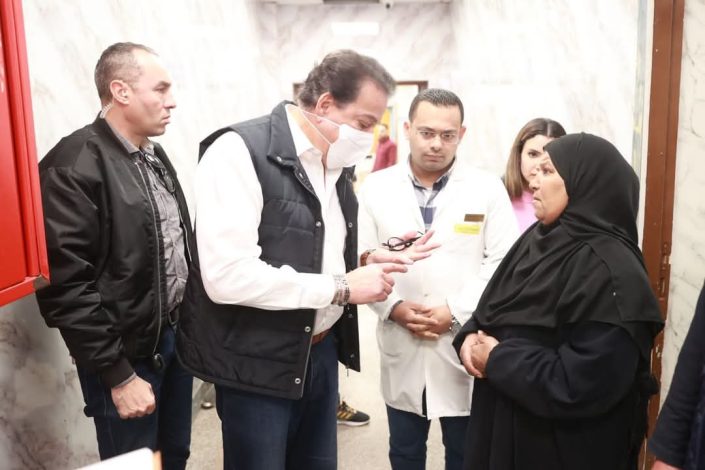 جولة مفاجئة لوزير الصحة لمستشفى النصر للتأمين الصحي بحلوان 6 almomken.com KDMm6Uiv