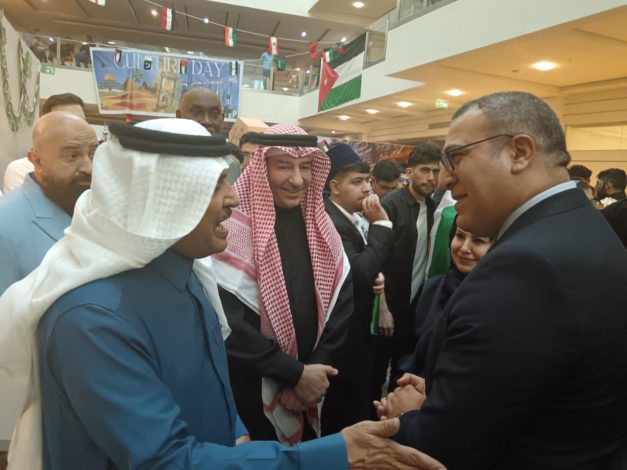 المستشار الثقافي بالرياض يفتتح الجناح المصري ويلتقي بقيادات جامعة الفيصل 4 almomken.com MdVxu5aq