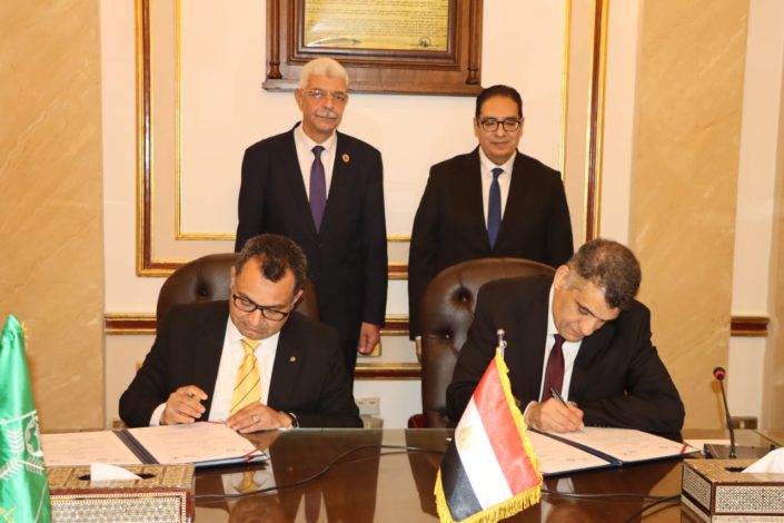 توقيع بروتوكول تعاون بين معهد الأورام بجامعة المنوفية ومعهد الأورام القومي بجامعة القاهرة 2 almomken.com OJndFMiD