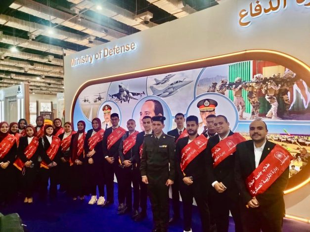 طلاب حلوان فى الجناح العسكري بمعرض القاهرة الدولي للكتاب 10 almomken.com VBGHTVuT