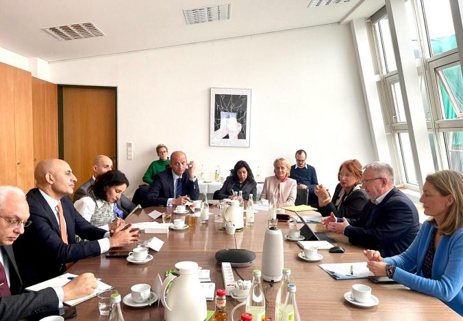 تعاون مصرى المانى جديد لتطوير التعليم قبل الجامعى 2 almomken.com WTv4e4fn