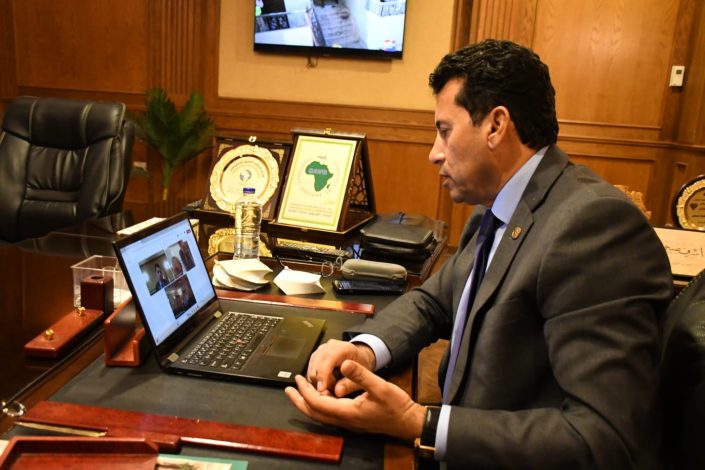 وزير الرياضة يحفز لاعبي المنتخب المصري لكرة اليد للفوز بالمباراة 3 almomken.com mtbp4vsK