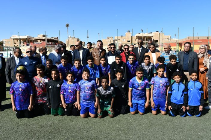 وزير الشباب والرياضة يضع حجر الأساس لمركز شباب رأس غارب ويتفقد الأنشطة بالنادي 8 almomken.com nbDLr5VP