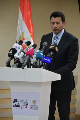 وزير الشباب والرياضة يشهد وقائع المؤتمر الصحفي للإعلان عن الاستعدادات النهائية لمعرض "بيزنس يا شباب" 5 almomken.com y6pnG63Q