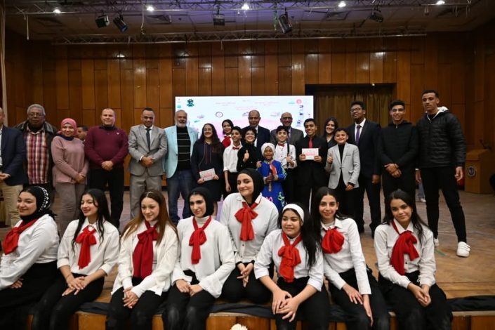 محافظ المنيا ونائب رئيس قصور الثقافة يشهدان انطلاق الملتقى الأول للمبدع الصغير 5 almomken.com zzeVbaLI