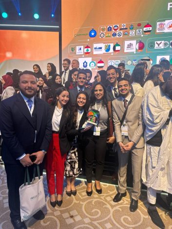 فوز فريق حقوق القاهرة بالمركز الثالث في مسابقة عالمية للتحكيم التجاري 3 almomken.com 1XbMbFEG