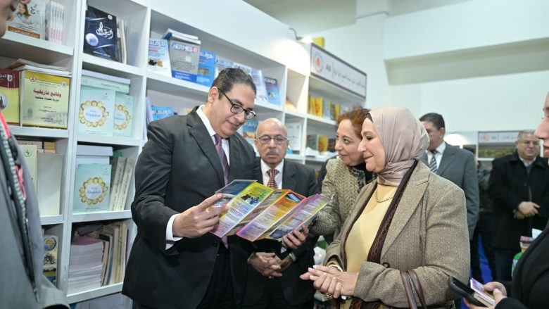 عبد الصادق يعلن تدشين قاموس القاهرة العصري للشباب العربي 2 almomken.com 6H4YgDJh