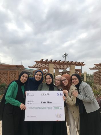 طالبات حلوان يحققن المركز الأول في مسابقة "Sustain the Future" للابتكار 2 almomken.com AaWMUmO4