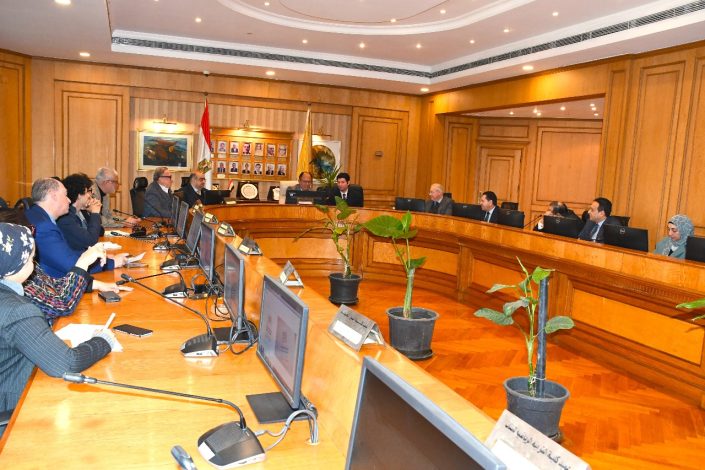 قنديل يترأس اجتماع اللجنة التنسيقية لاحتفالية اليوبيل الذهبي 3 almomken.com Ap9lrnXr